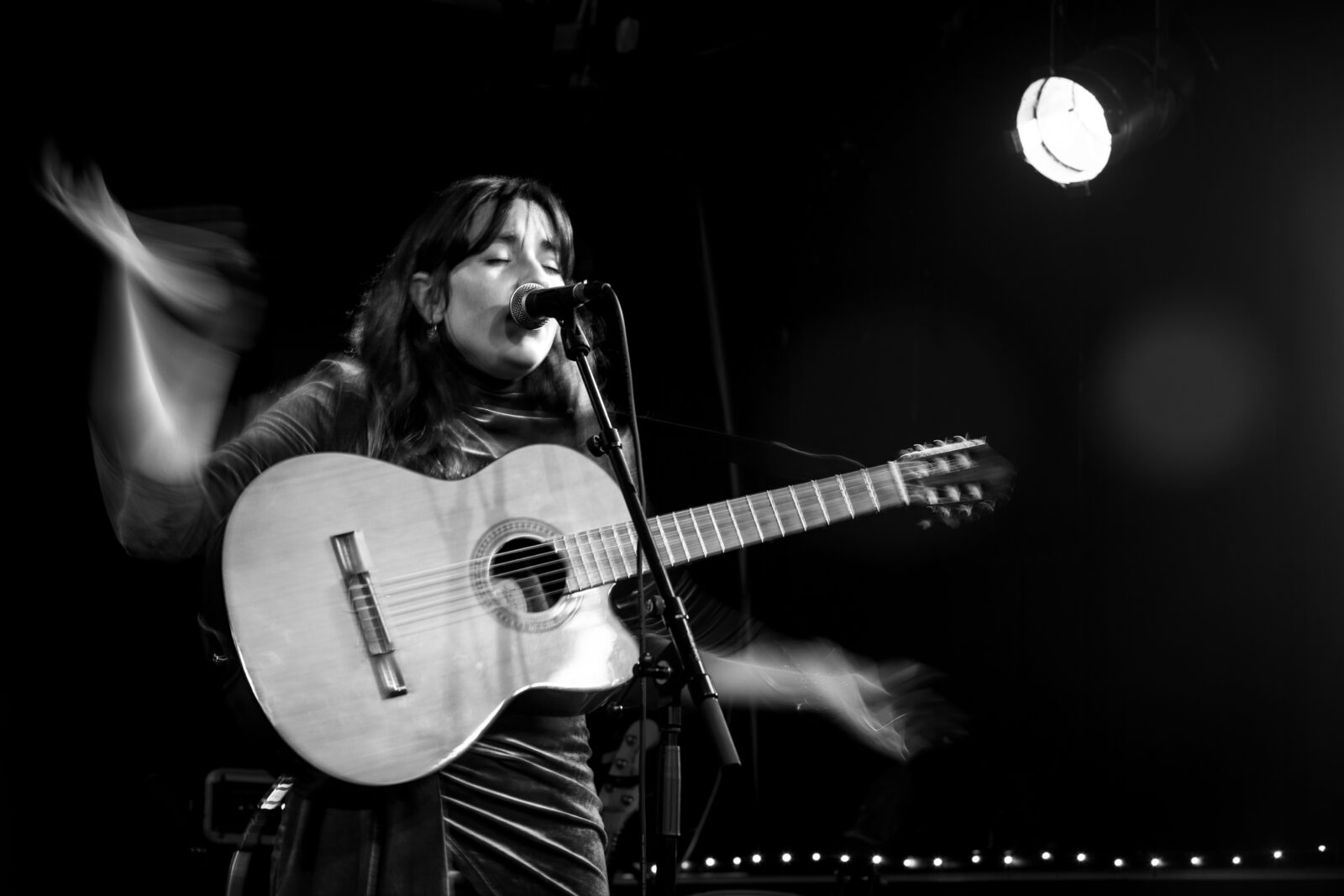 Melani Luraschi “se espeja” con Nenette y Yupanqui en El Galpón de las Artes